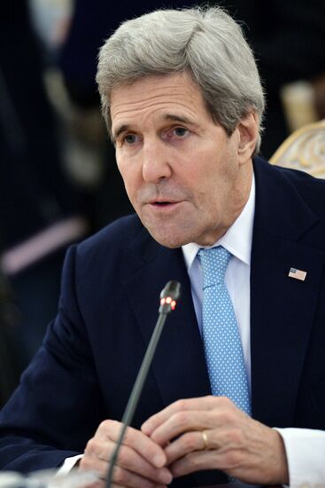 Russian Foreign Minister Sergey Lavrov meets with US Secretary of State John Kerry