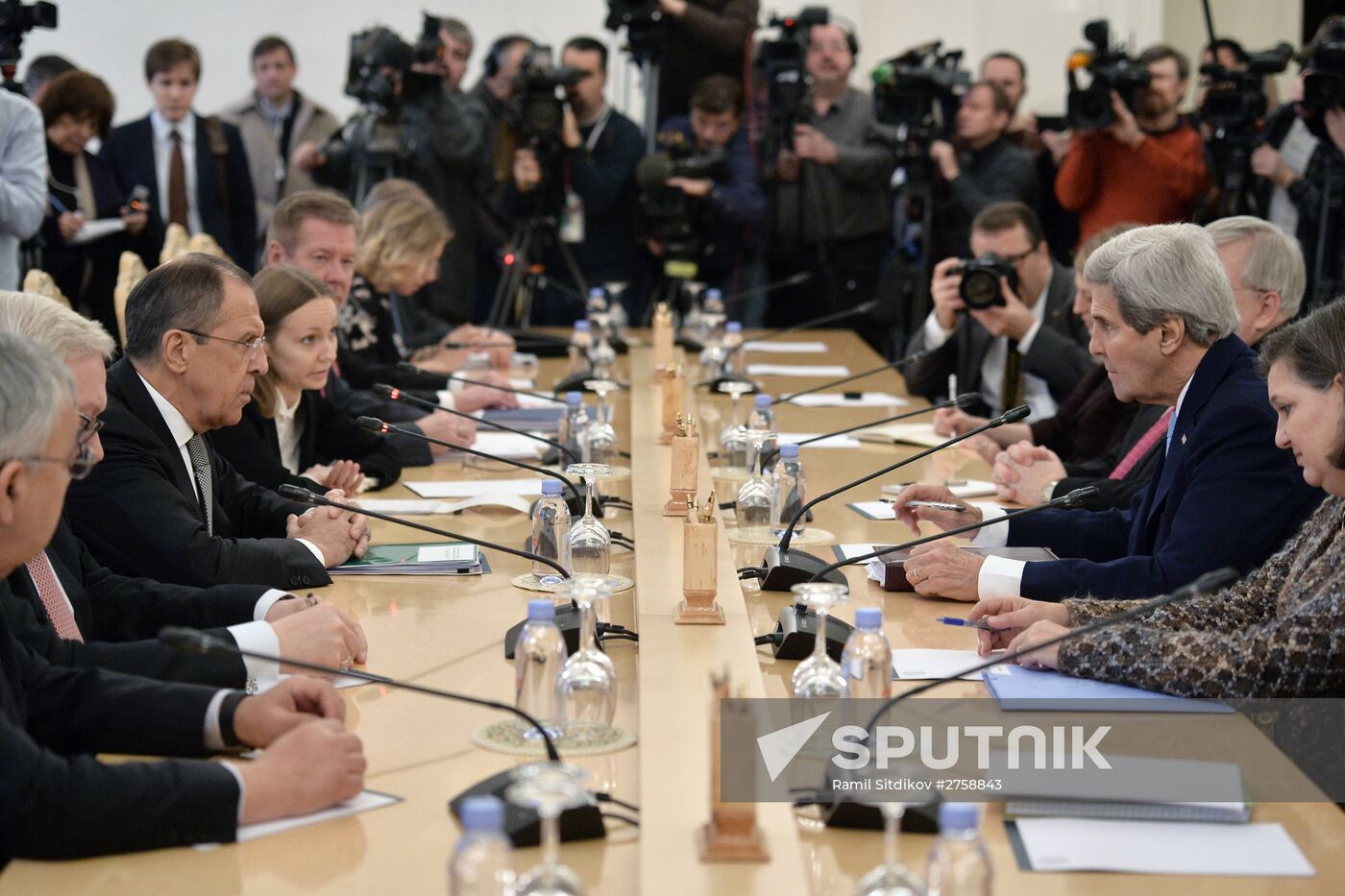 Russian Foreign Minister Sergey Lavrov meets with US Secretary of State John Kerry