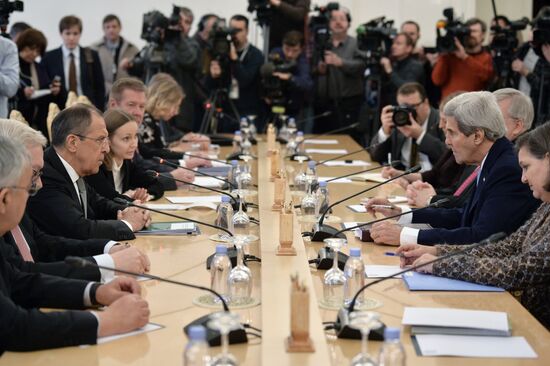 Russian Foreign Minister Sergey Lavrov meets with US Secretary of State John Kerry