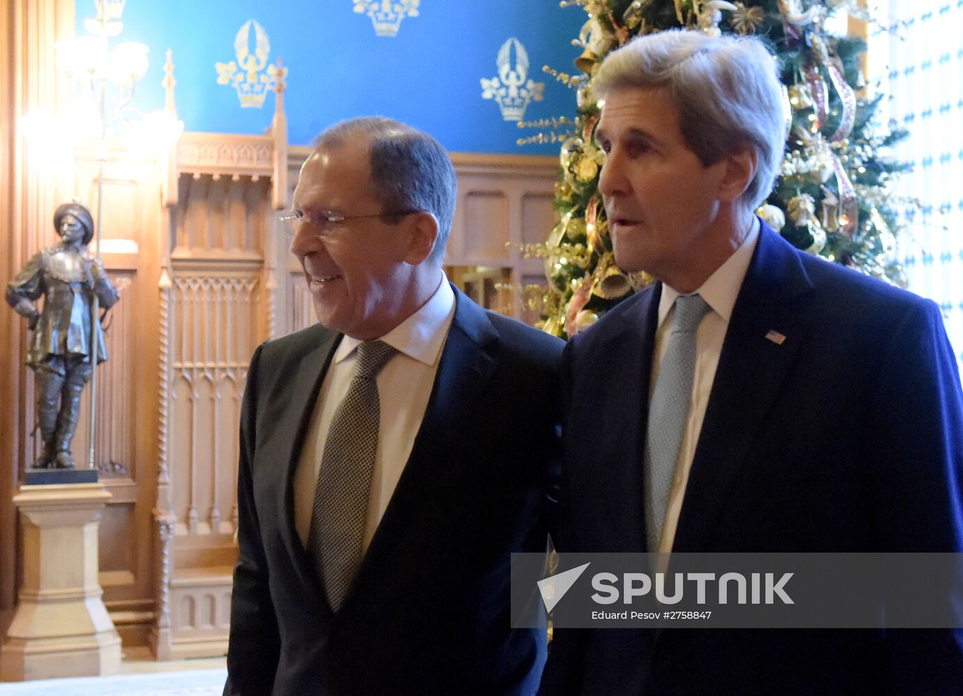 Russian Foreign Minister Sergey Lavrov meets with US Secretary of State John Kerry
