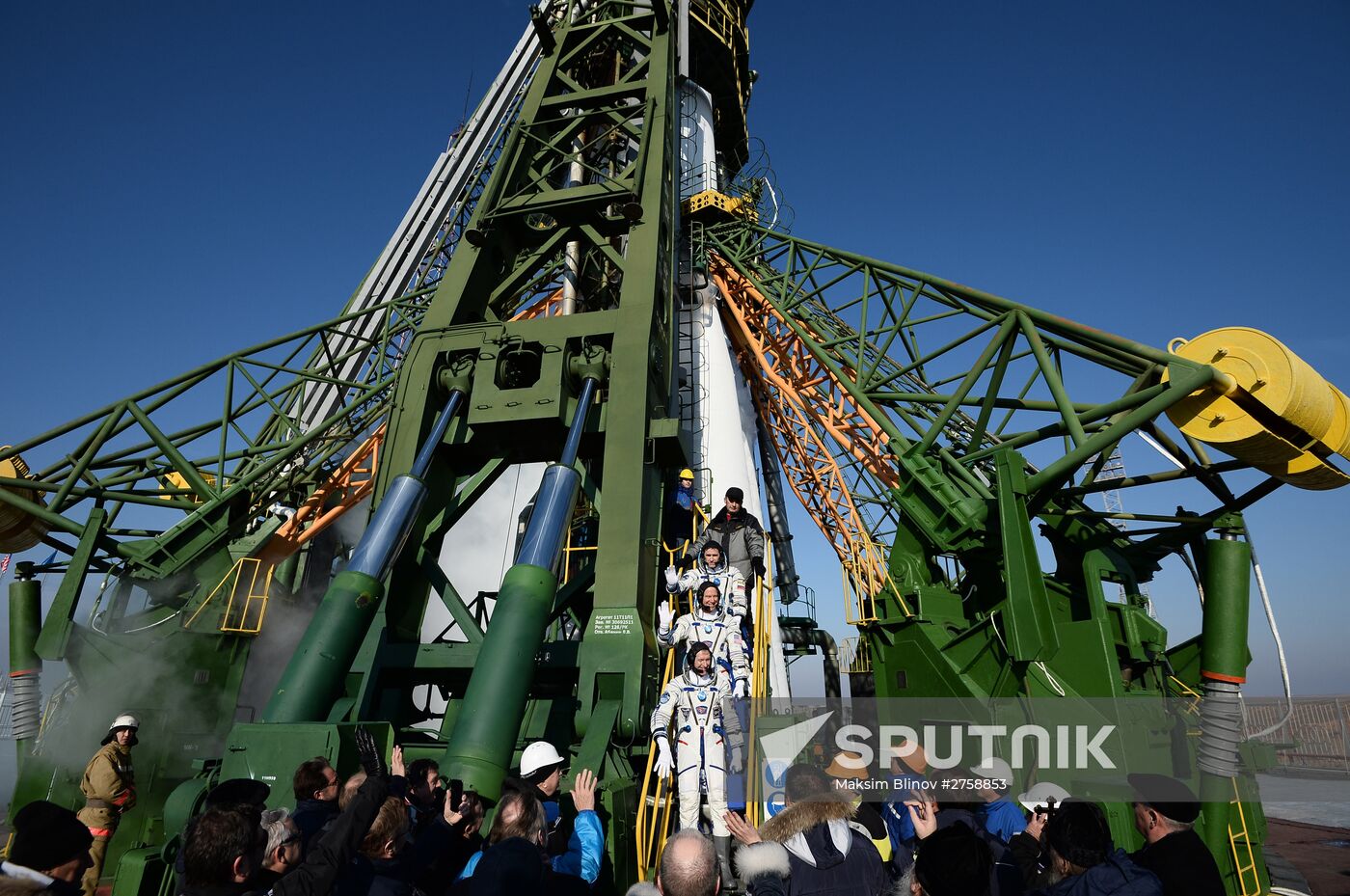 Soyuz TMA-19M spacecraft lifts off from Baikonur Space Center