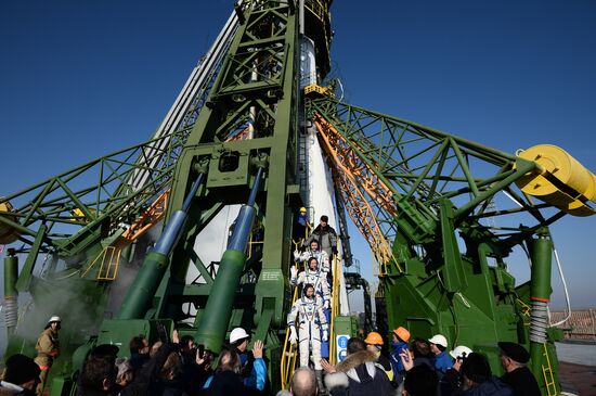 Soyuz TMA-19M spacecraft lifts off from Baikonur Space Center