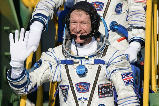 Soyuz TMA-19M spacecraft lifts off from Baikonur Space Center