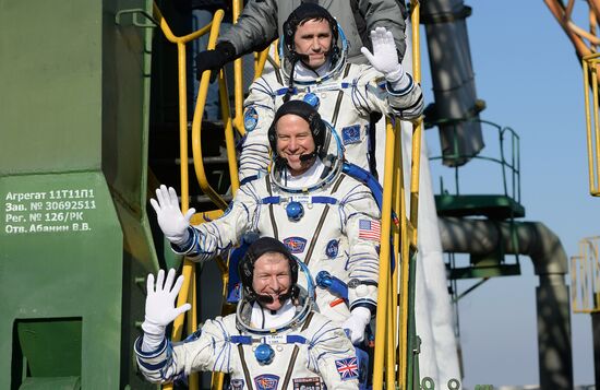 Soyuz TMA-19M spacecraft lifts off from Baikonur Space Center
