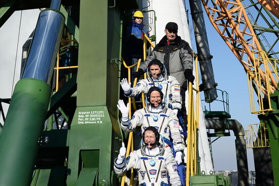 Soyuz TMA-19M spacecraft lifts off from Baikonur Space Center