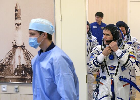 Soyuz TMA-19M spacecraft lifts off from Baikonur Space Center