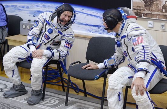 Soyuz TMA-19M spacecraft lifts off from Baikonur Space Center