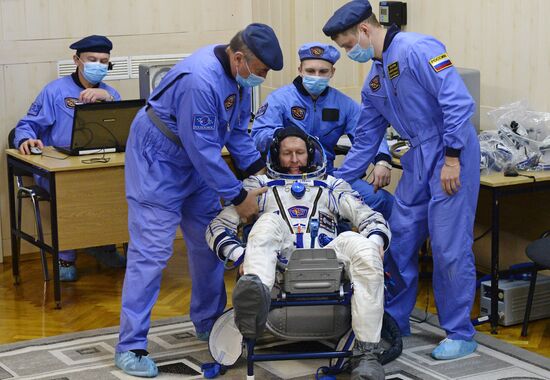 Soyuz TMA-19M spacecraft lifts off from Baikonur Space Center