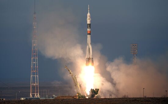 Soyuz TMA-19M spacecraft lifts off from Baikonur Space Center