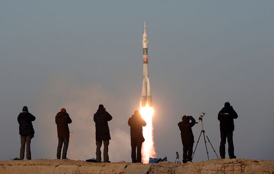 Soyuz TMA-19M spacecraft lifts off from Baikonur Space Center