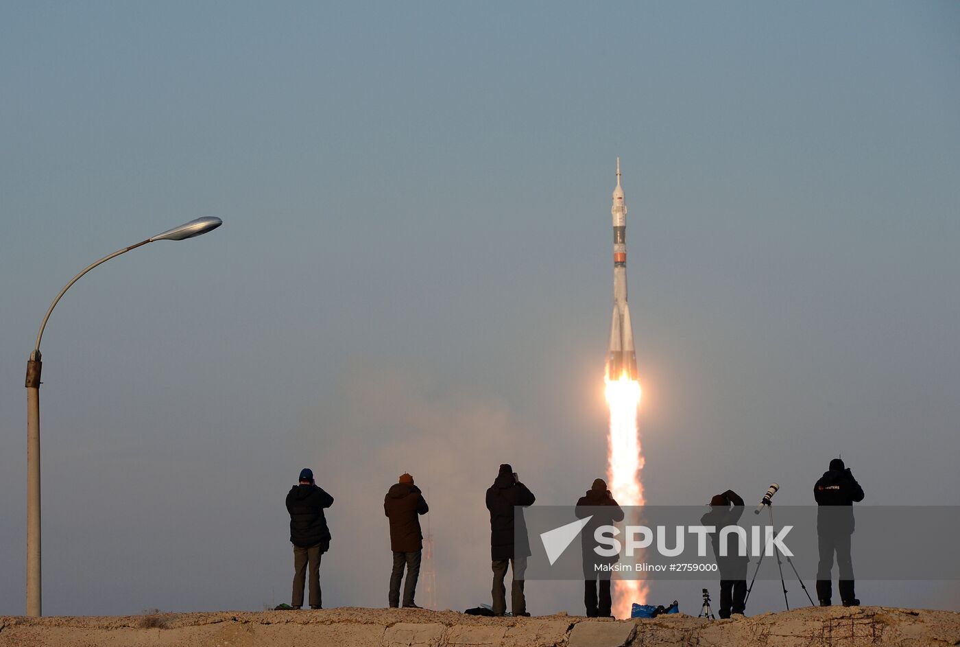 Soyuz TMA-19M spacecraft lifts off from Baikonur Space Center