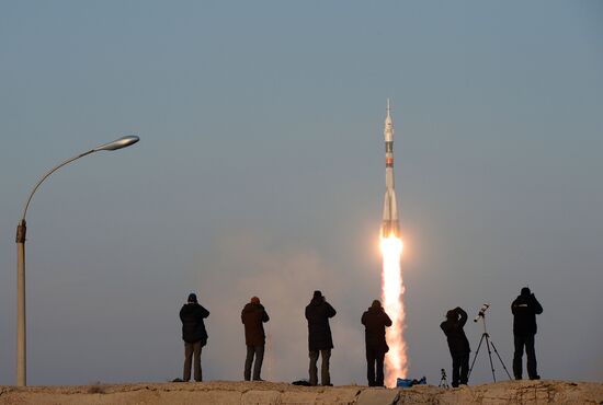 Soyuz TMA-19M spacecraft lifts off from Baikonur Space Center