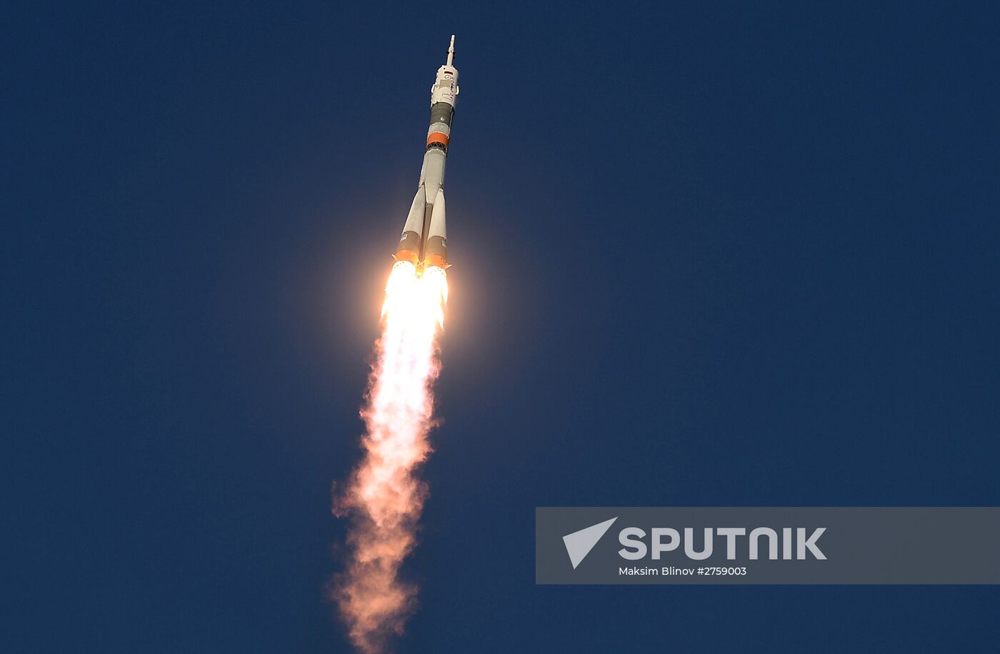 Soyuz TMA-19M spacecraft lifts off from Baikonur Space Center