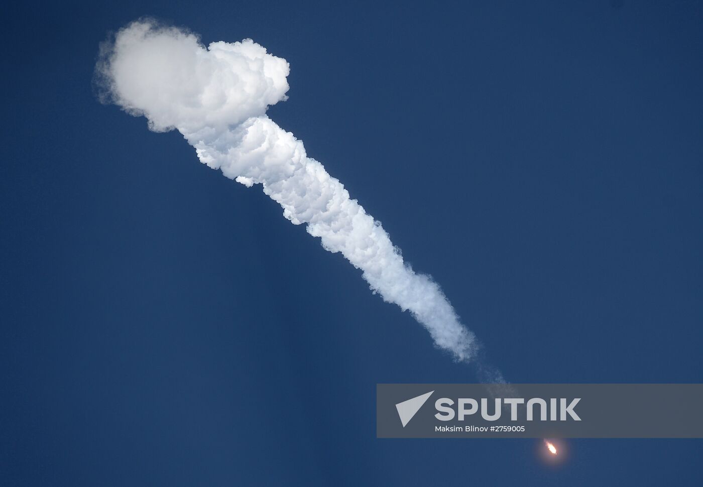 Soyuz TMA-19M spacecraft lifts off from Baikonur Space Center