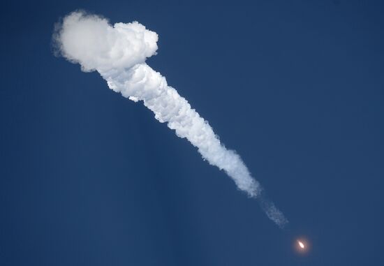 Soyuz TMA-19M spacecraft lifts off from Baikonur Space Center