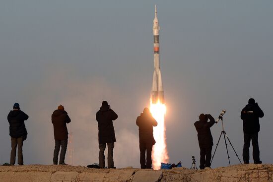 Soyuz TMA-19M spacecraft lifts off from Baikonur Space Center