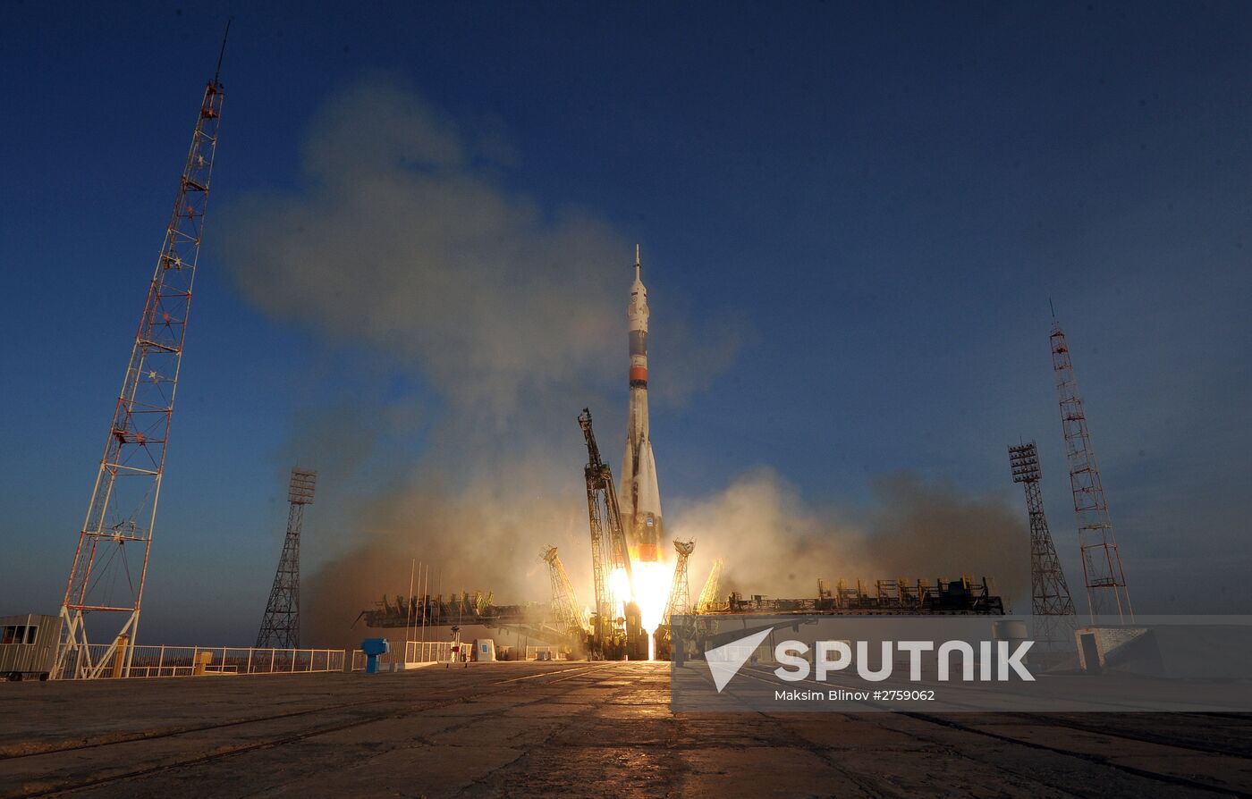 Soyuz TMA-19M spacecraft lifts off from Baikonur Space Center