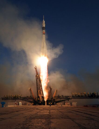 Soyuz TMA-19M spacecraft lifts off from Baikonur Space Center