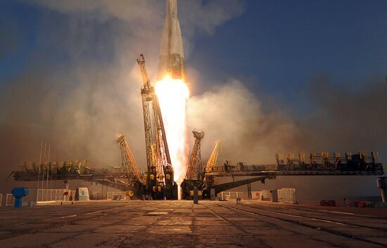 Soyuz TMA-19M spacecraft lifts off from Baikonur Space Center
