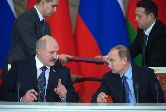 Russian President Vladimir Putin holds Russian-Belarusian talks