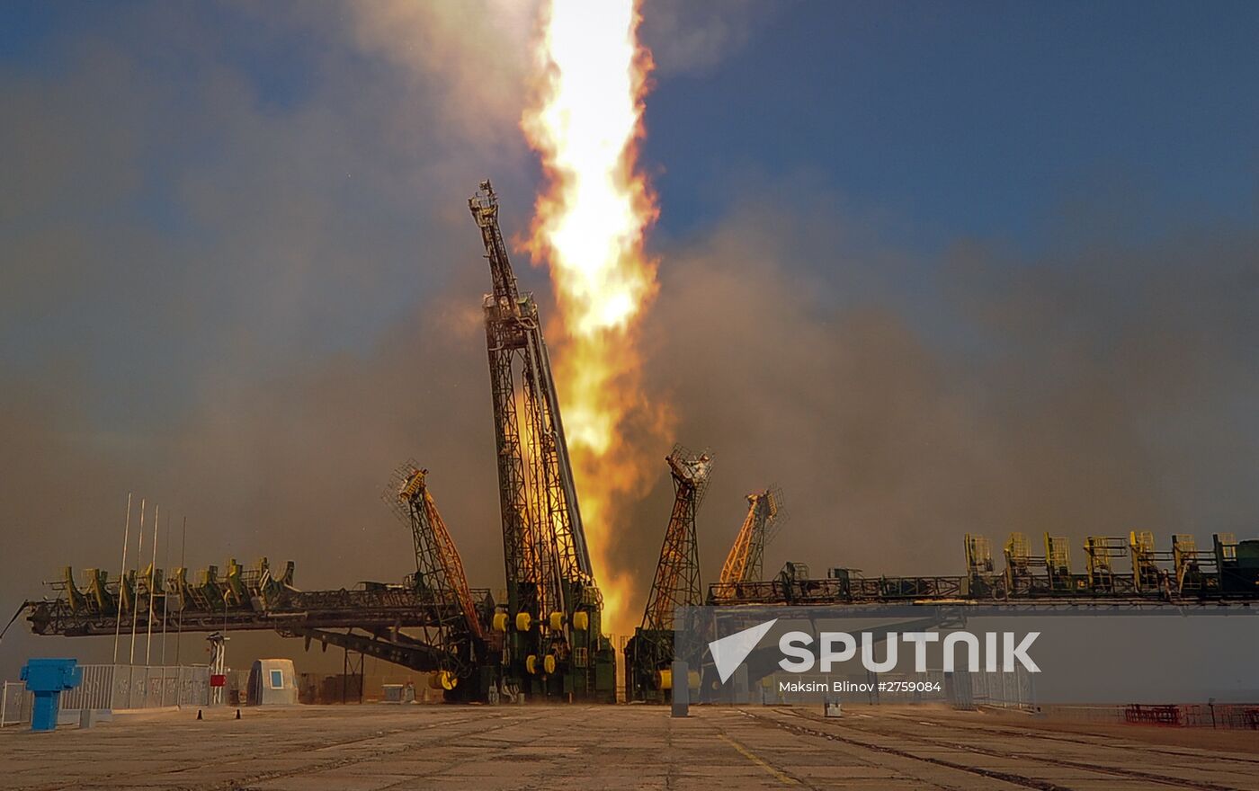 Soyuz TMA-19M spacecraft lifts off from Baikonur Space Center