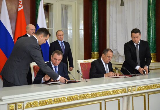 Russian President Vladimir Putin holds Russian-Belarusian talks