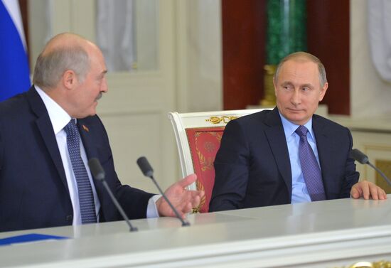 Russian President Vladimir Putin holds Russian-Belarusian talks