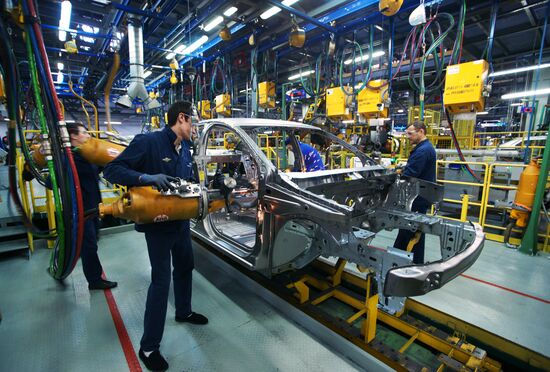 AvtoVAZ launches Lada X-Ray production in Samara