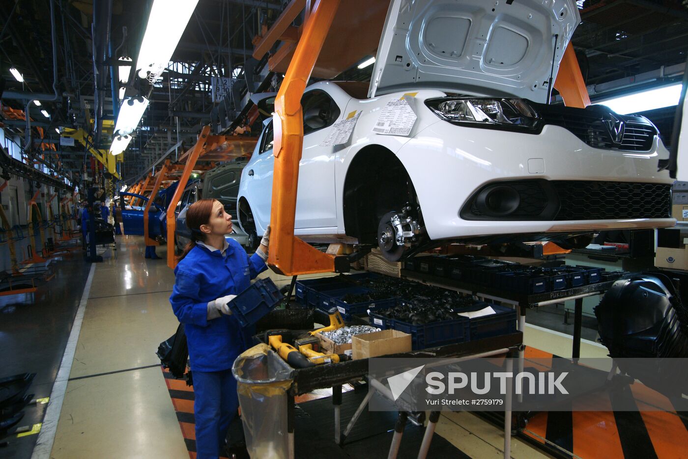 AvtoVAZ launches Lada X-Ray production in Samara