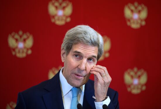 President Vladimir Putin meets with US State Secretary John Kerry