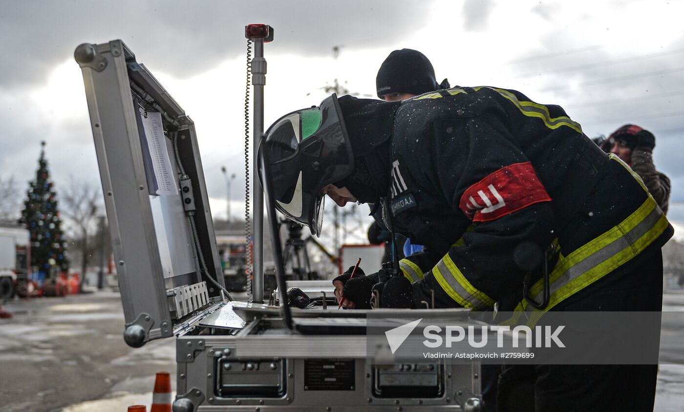 Emergencies Ministry Moscow Department holds drills at Izmailovo hotel's Beta building