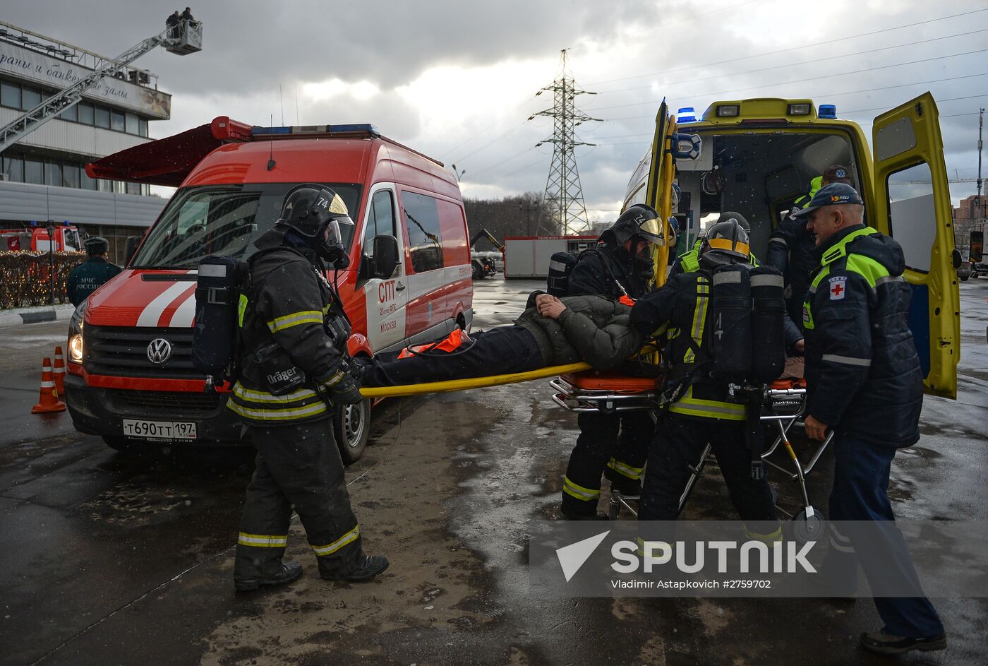 Emergencies Ministry Moscow Department holds drills at Izmailovo hotel's Beta building