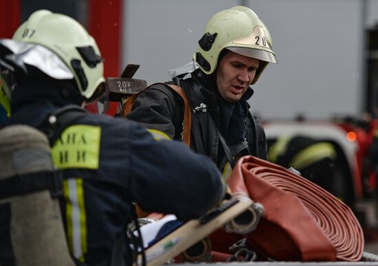 Emergencies Ministry Moscow Department holds drills at Izmailovo hotel's Beta building
