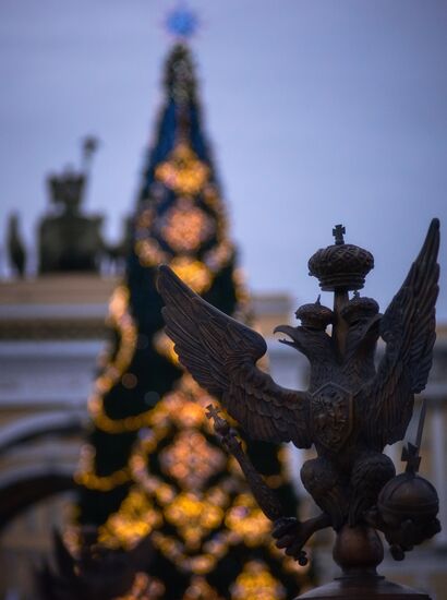 New Year's street decorations in St. Petersburg