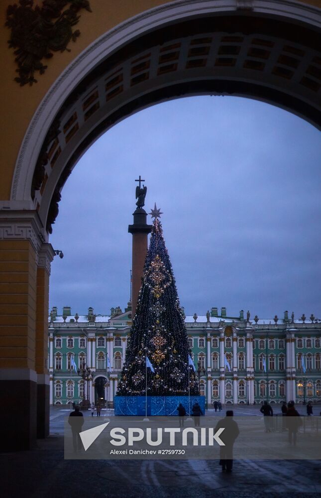 New Year's street decorations in St. Petersburg