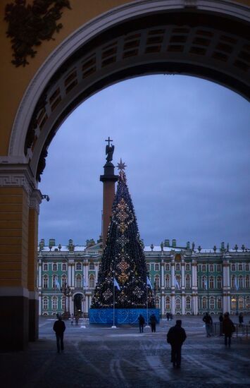 New Year's street decorations in St. Petersburg