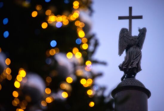 New Year's street decorations in St. Petersburg