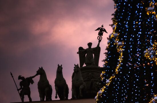 New Year's street decorations in St. Petersburg