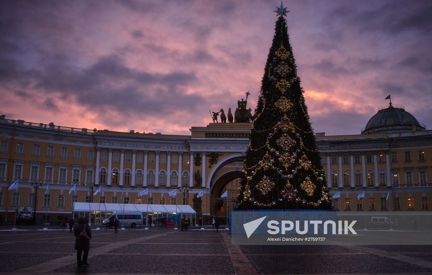 New Year's street decorations in St. Petersburg