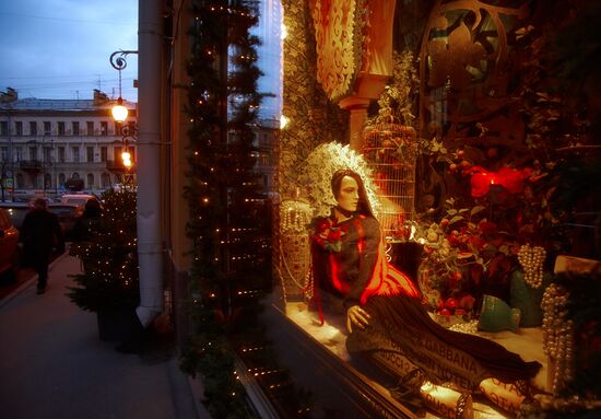 New Year's street decorations in St. Petersburg