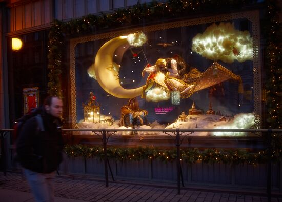 New Year's street decorations in St. Petersburg
