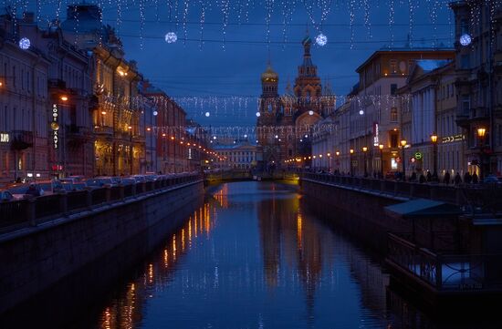 New Year's street decorations in St. Petersburg