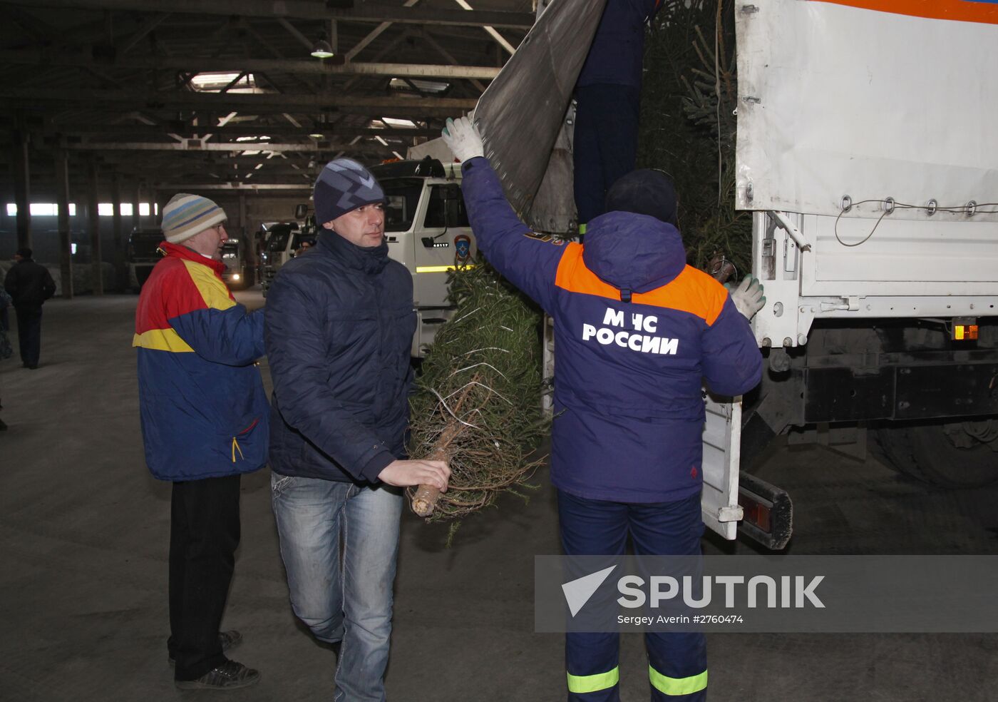 EMERCOM humanitarian convoy with New Year presents has arrived in Donbas