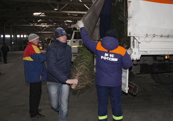 EMERCOM humanitarian convoy with New Year presents has arrived in Donbas
