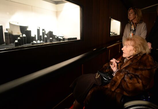 Baroness Irene von Dreyer visits the Diamond Fund