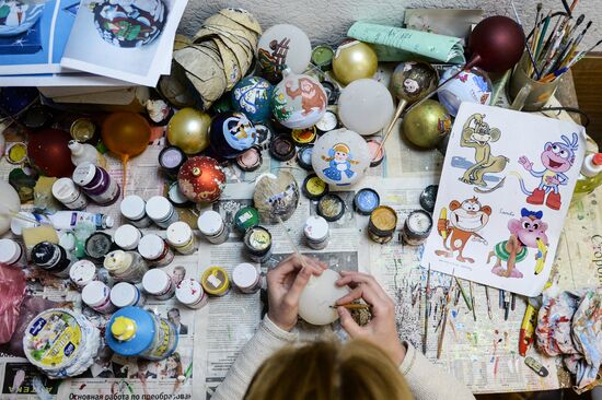 New Year tree decorations manufactured by Step by Step Plant in Novgorod Region
