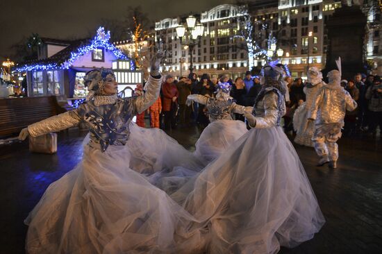 Winter days of street theaters