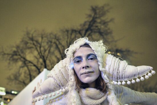 Winter days of street theaters