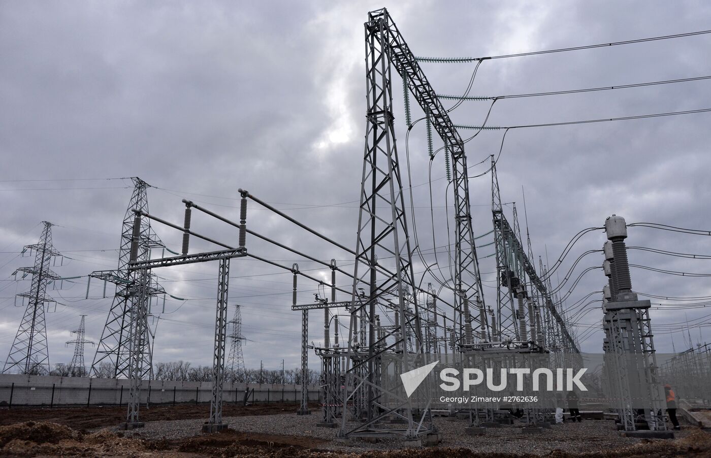 Power bridge construction over Kerch Strait