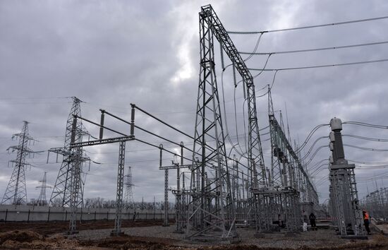 Power bridge construction over Kerch Strait